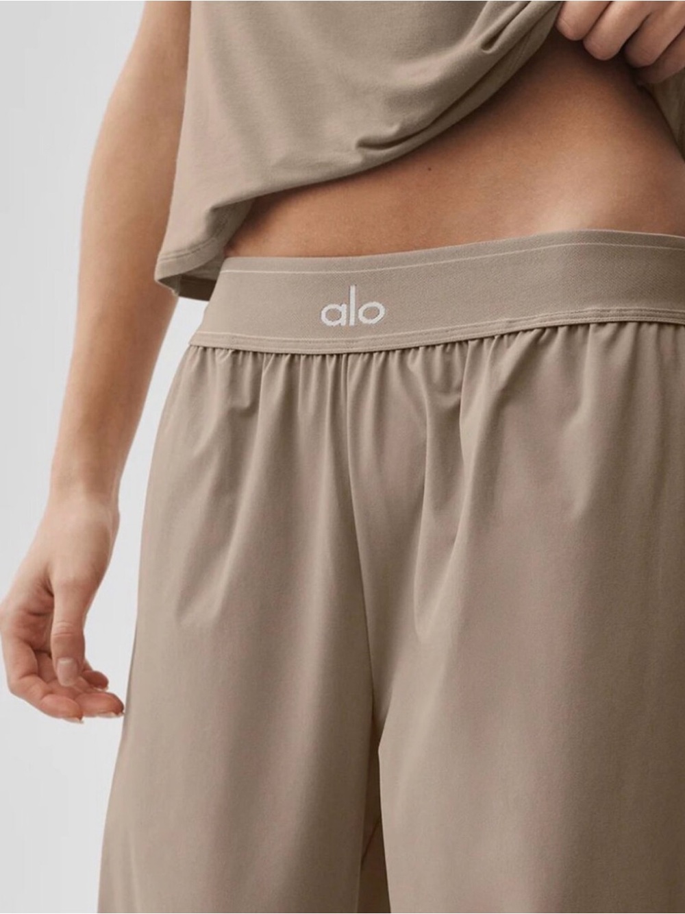ALO Yoga suit up trouser Taupe Relaxed High-Rise